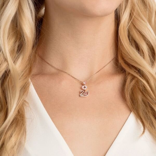 5473024 Swarovski Kolye Dazzling Swan:Necklace Y Czmo/Ros 5473024