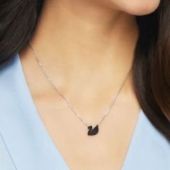 5347330 Swarovski Kolye İconic Swan:Pendant Sml Jet Hem/Rhs