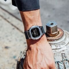 GM-5600U-1DR Casio G-Shock Unisex Kol Saati GM-5600U-1DR