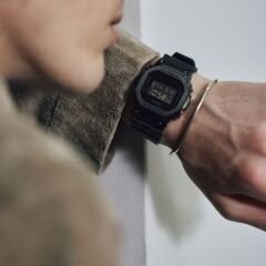 GM-5600UB-1DR Casio G-Shock Unisex Kol Saati GM-5600UB-1DR