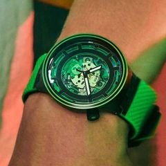 SB01B125 Swatch Big Bold Come In Peace! Unisex Kol Saati