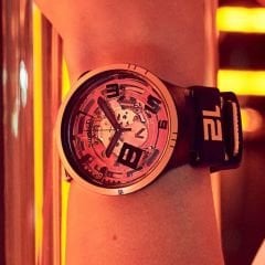 SB01B127 Swatch Big Bold Oops! Unisex Kol Saati