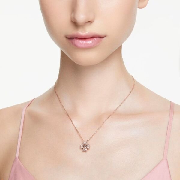 5674211 Swarovski Kolye Idyllia:Pend Cz Clover Silk/Ros 5674211