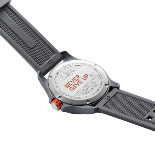 LUMINOX XB.3716 BEAR GRYLLS SURVIVAL LAND 3710 Serisi (İsviçre Üretimi Ronda 515 Mekanizmalı) Erkek Kol Saati