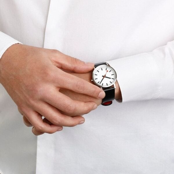 A660.30314.16OMV Mondaine Classic Kadın Kol Saati