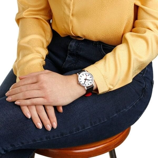 A660.30314.16SBBV Mondaine Classic Kadın Kol Saati