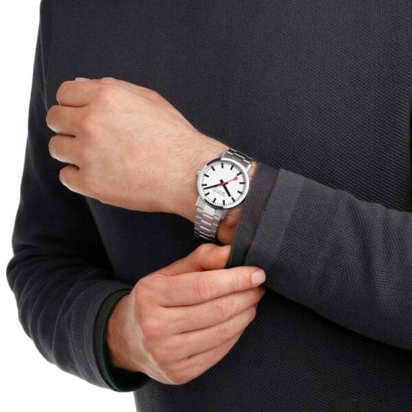 A660.30360.11SBJ Mondaine Classic Erkek Saati