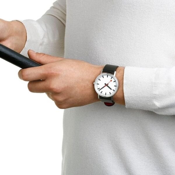 A660.30360.16OMV Mondaine Classic Erkek Saati