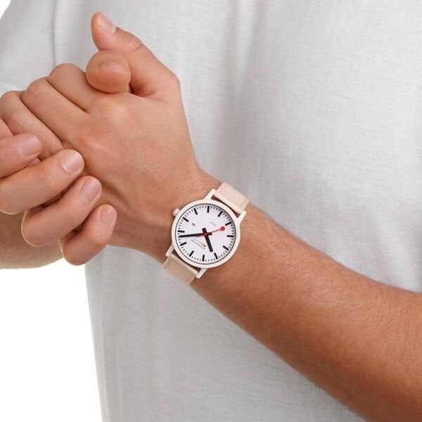 MS1.41910.LA Mondaine Essence Solar Erkek Kol Saati