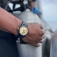 XS.0325.GP LUMINOX GP LEATHERBACK SEA TURTLE GIANT 0320 Serisi (İsviçre Üretimi Ronda 515 Mekanizmalı) Erkek Kol Saati XS.0325.GP